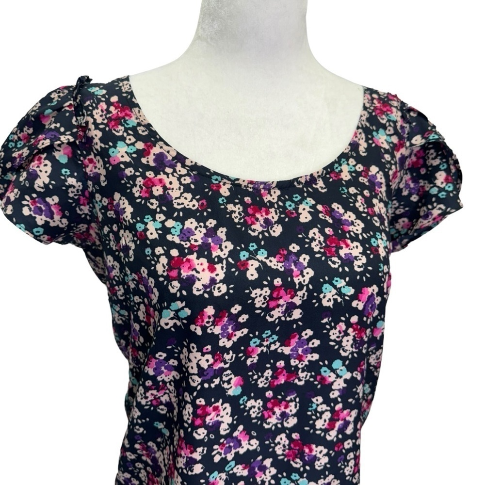 Jessica Simpson💜Black Floral Flutter Sleeve Round Neck Top Blouse Size S - Picture 4 of 10